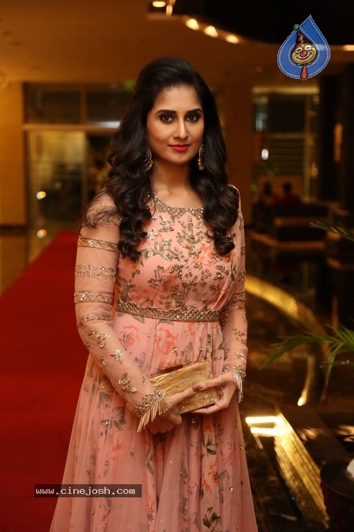 Actress Shamili Photos - 7 / 20 photos