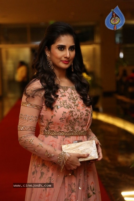 Actress Shamili Photos - 18 / 20 photos
