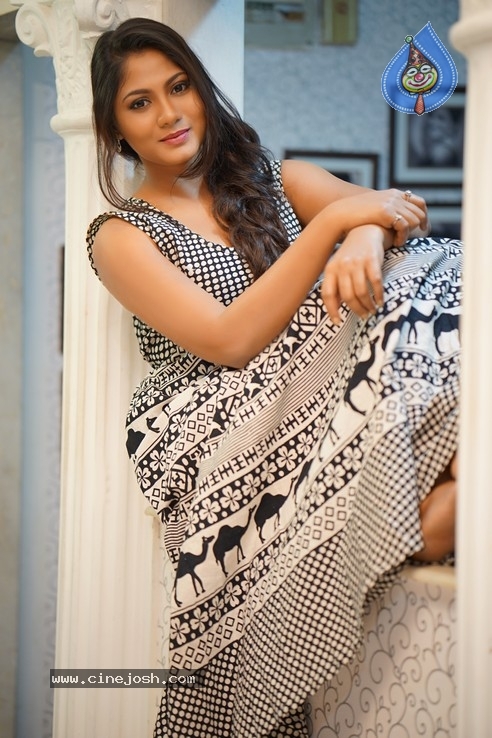 Actress Shruti Reddy Images - 8 / 13 photos