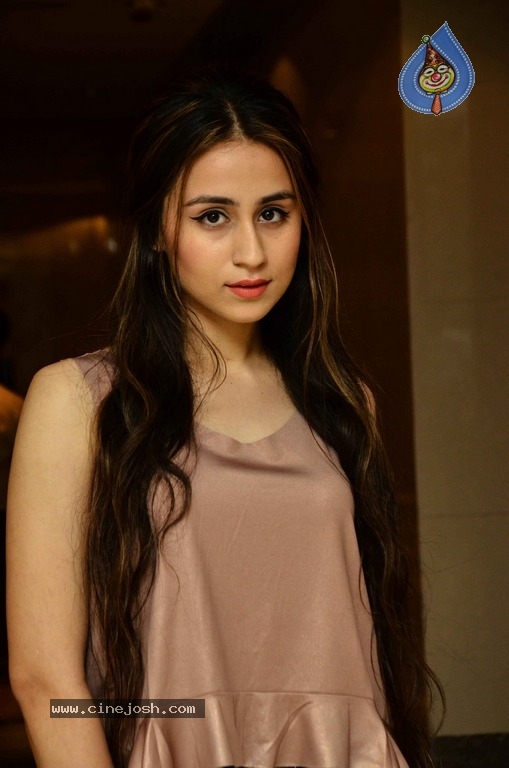 Actress Simrath Juneja Latest Photoshoot - 9 / 18 photos