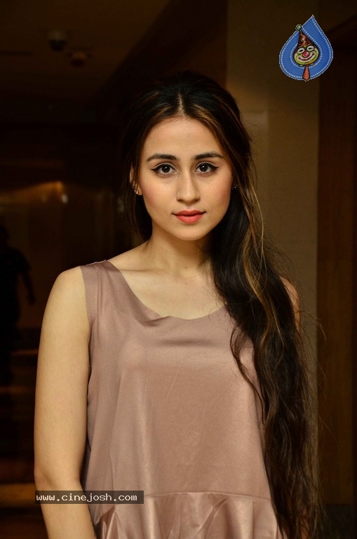Actress Simrath Juneja Latest Photoshoot - 11 / 18 photos