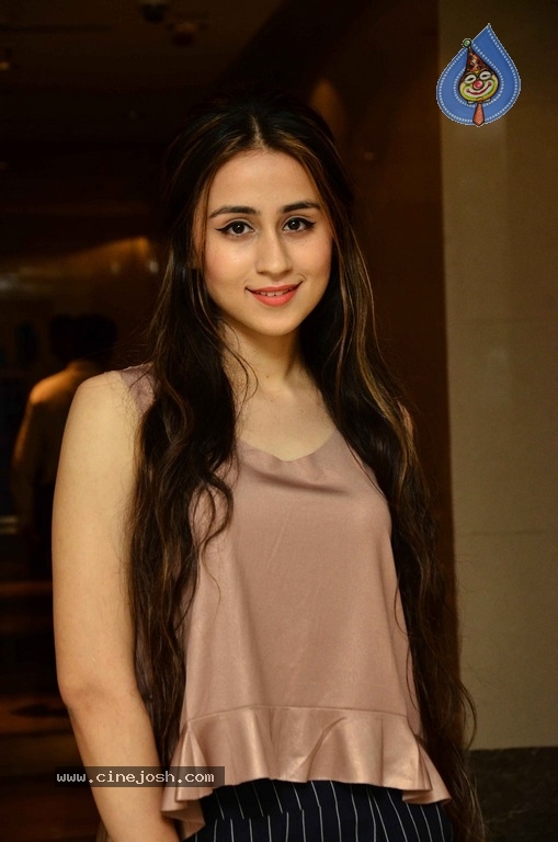 Actress Simrath Juneja Latest Photoshoot - 13 / 18 photos