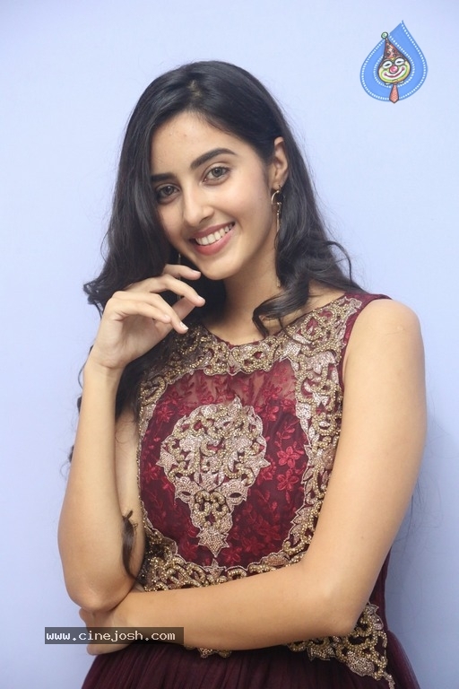 Actress Simrath New Photos - 13 / 14 photos