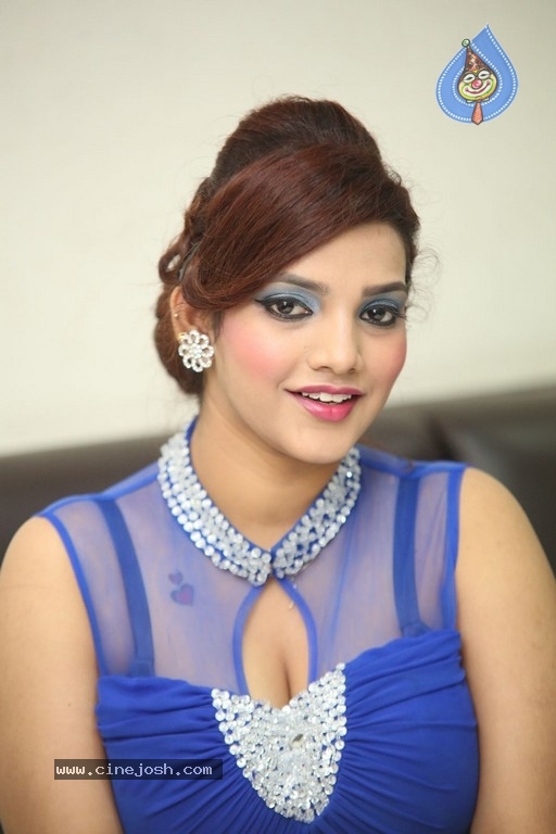 Actress Sk Attiya Photos - 18 / 21 photos