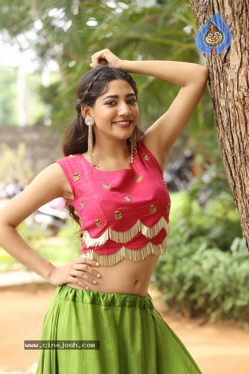 Actress Sonakshi New Photos - 11 / 21 photos