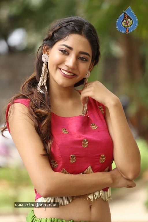 Actress Sonakshi New Photos - 18 / 21 photos