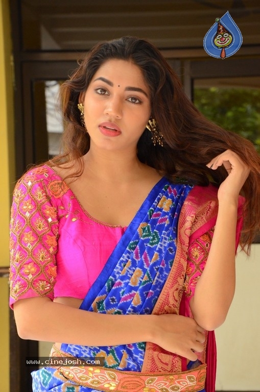 Actress Sonakshi Singh Rawat Gallery - 18 / 34 photos