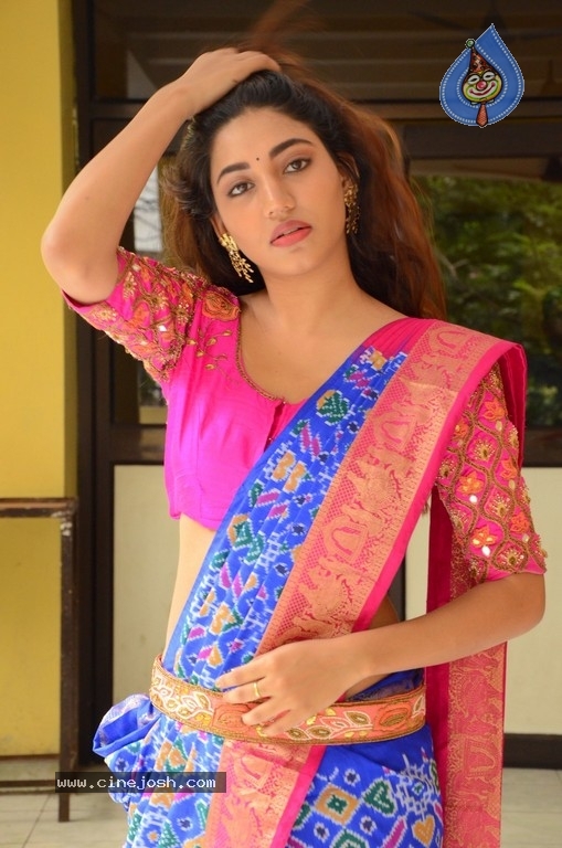 Actress Sonakshi Singh Rawat Gallery - 21 / 34 photos