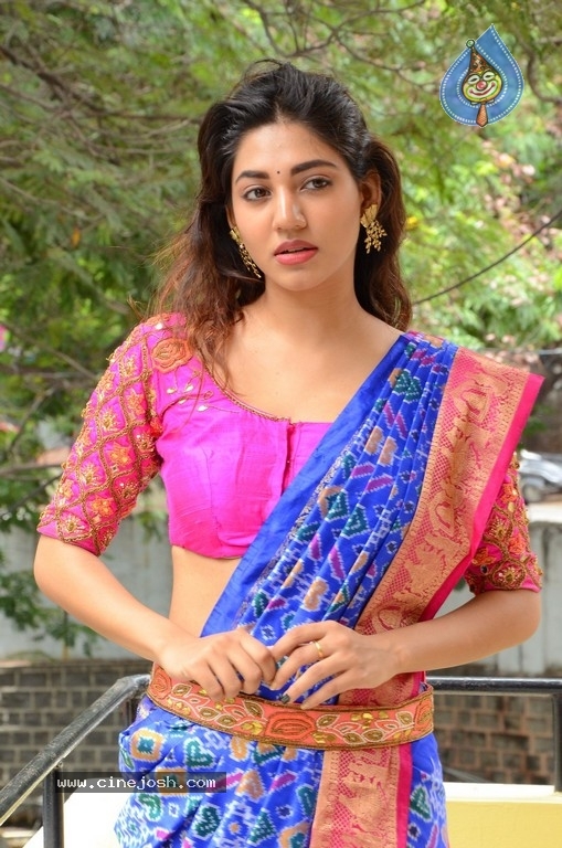 Actress Sonakshi Singh Rawat Gallery - 26 / 34 photos