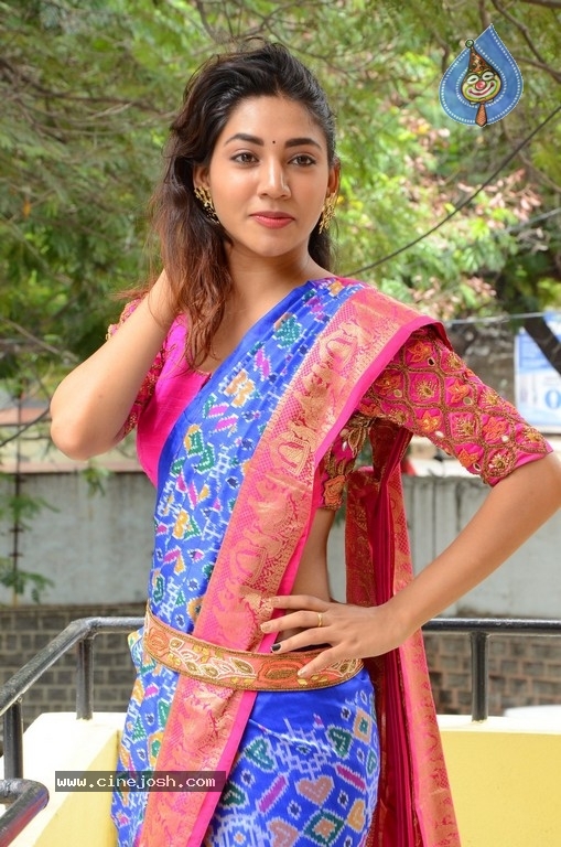 Actress Sonakshi Singh Rawat Gallery - 32 / 34 photos