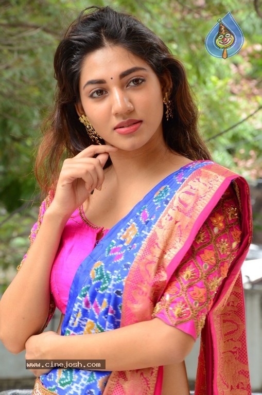 Actress Sonakshi Singh Rawat Gallery - 33 / 34 photos