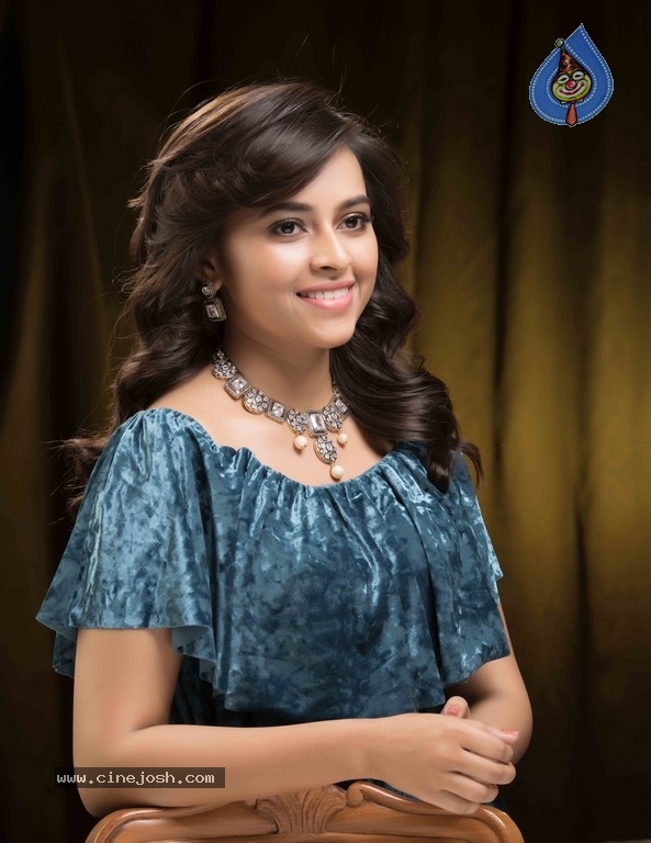 Actress Sri Divya Latest Stills - 7 / 12 photos