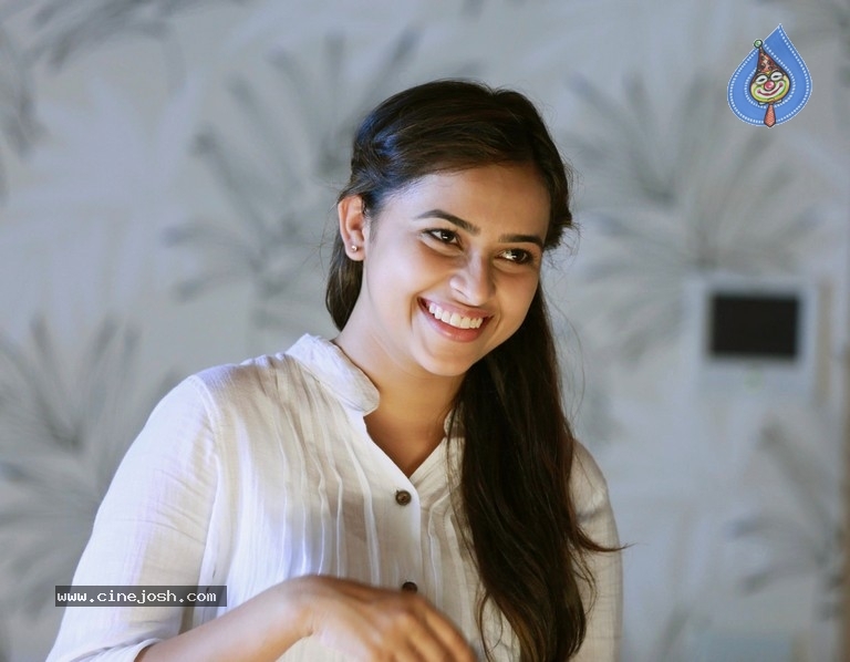 Actress Sri Divya Latest Stills - 8 / 12 photos