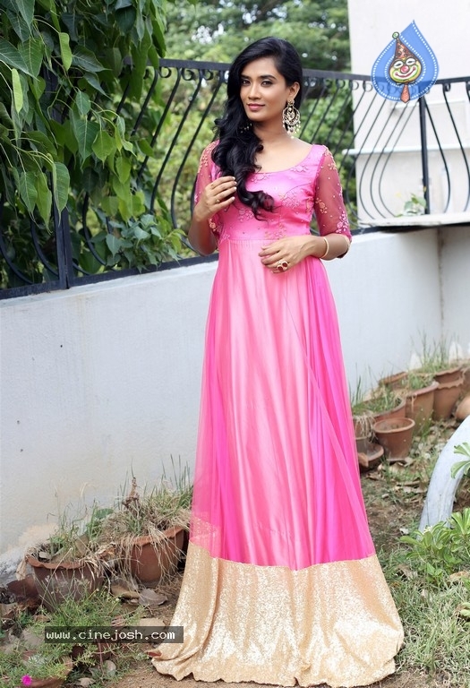 Actress SS Tanvi Photoshoot - 2 / 31 photos