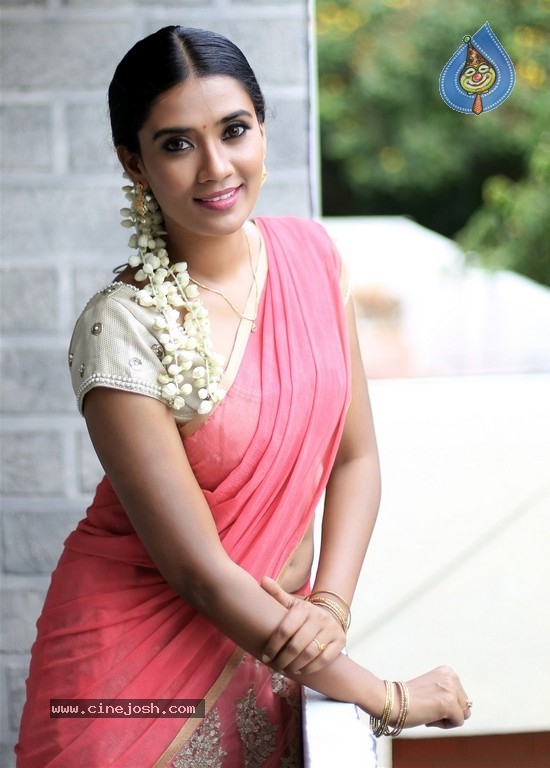 Actress SS Tanvi Photoshoot - 5 / 31 photos