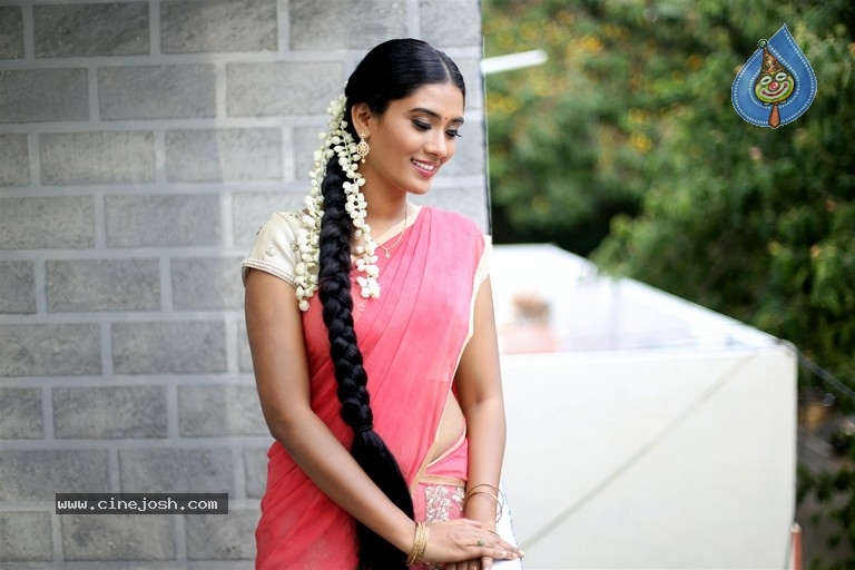 Actress SS Tanvi Photoshoot - 13 / 31 photos