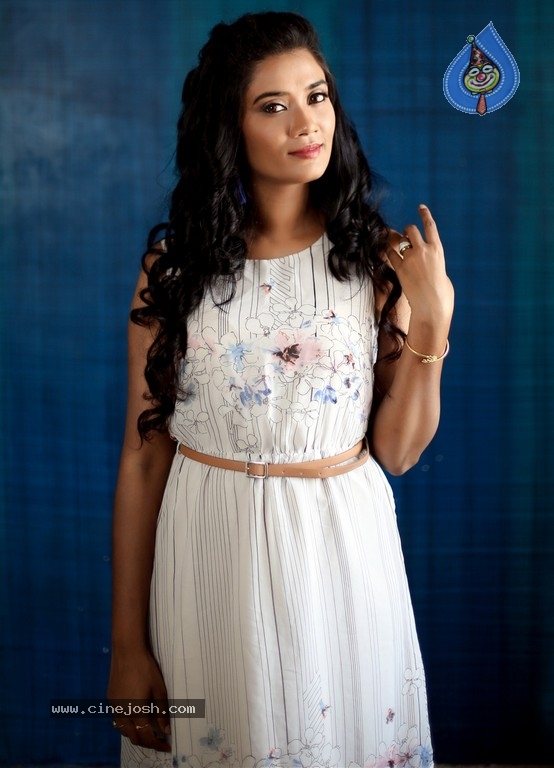 Actress SS Tanvi Photoshoot - 19 / 31 photos