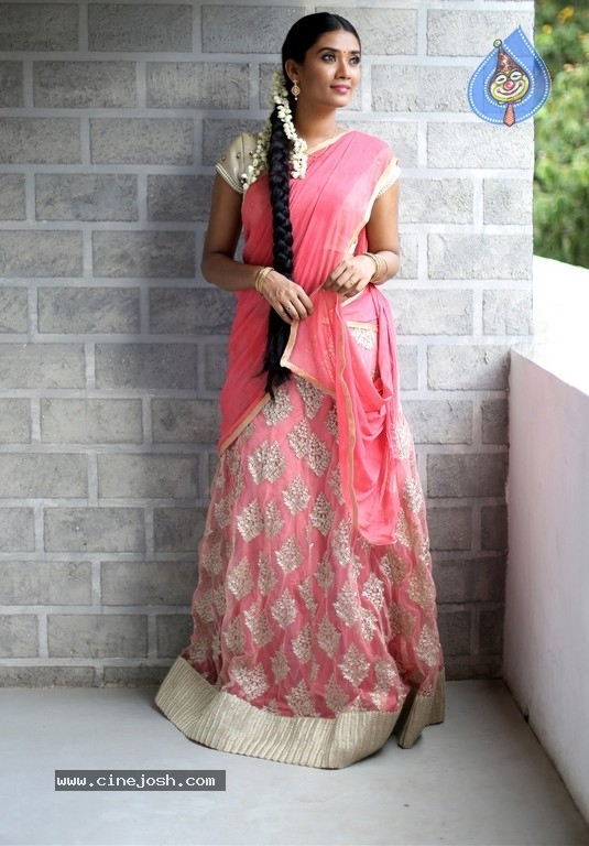 Actress SS Tanvi Photoshoot - 23 / 31 photos