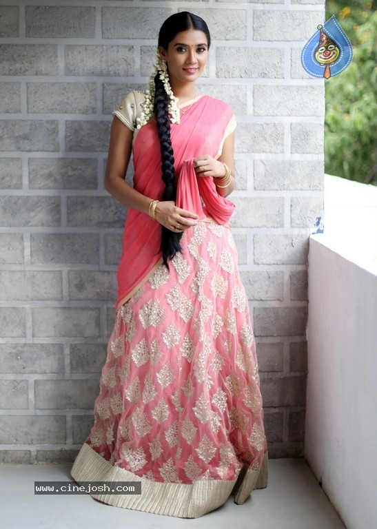 Actress SS Tanvi Photoshoot - 26 / 31 photos
