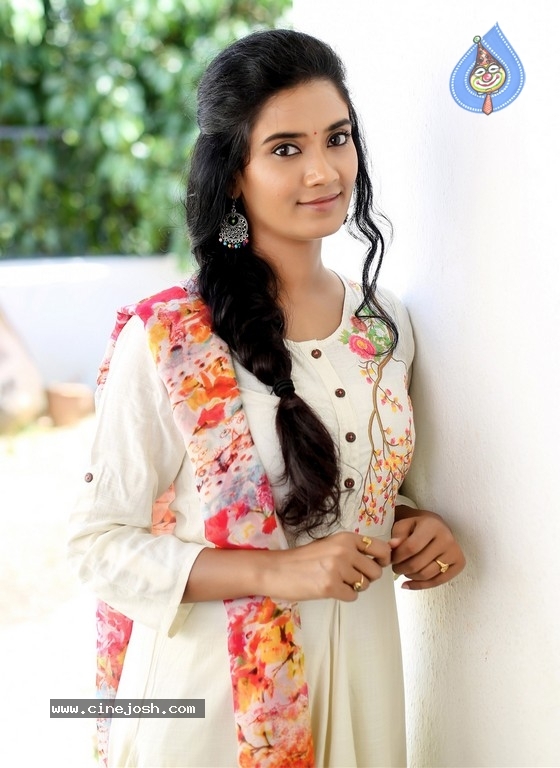 Actress SS Tanvi Photoshoot - 30 / 31 photos