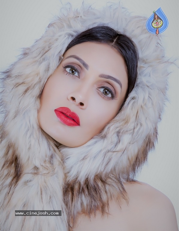 Actress Surabhi Prabhu Photoshoot - 27 / 33 photos