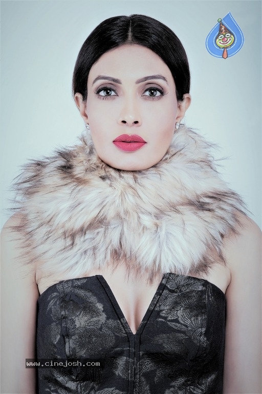 Actress Surabhi Prabhu Photoshoot - 29 / 33 photos