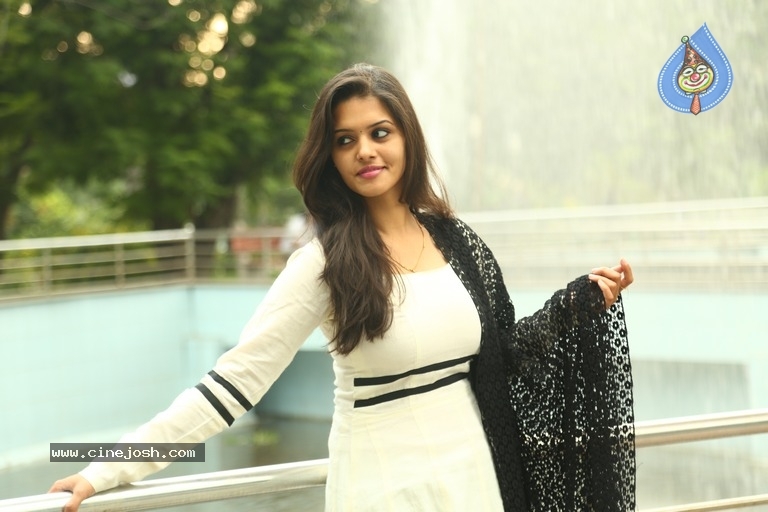 Actress Swathishta Stills - 9 / 9 photos