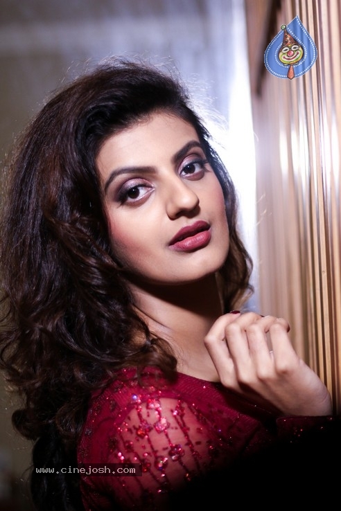 Actress Tanishq Latest Stills - 6 / 12 photos