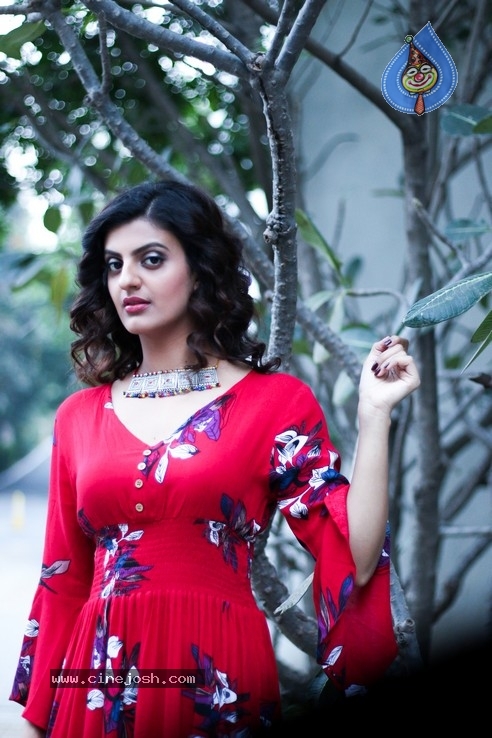 Actress Tanishq Latest Stills - 8 / 12 photos