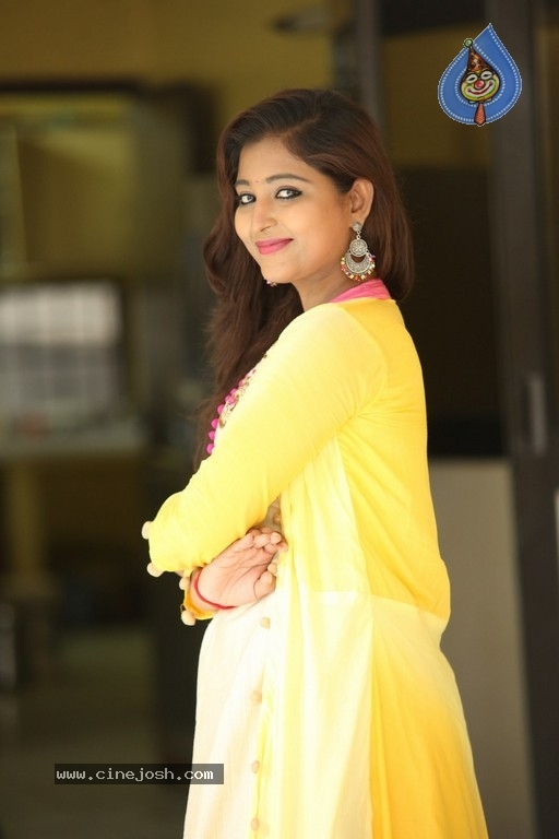 Actress Teja Reddy Pics - 32 / 39 photos