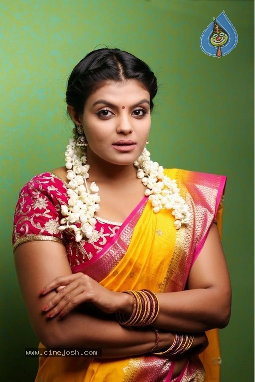 Actress Tejashree Jadhav Photoshoot - 3 / 28 photos