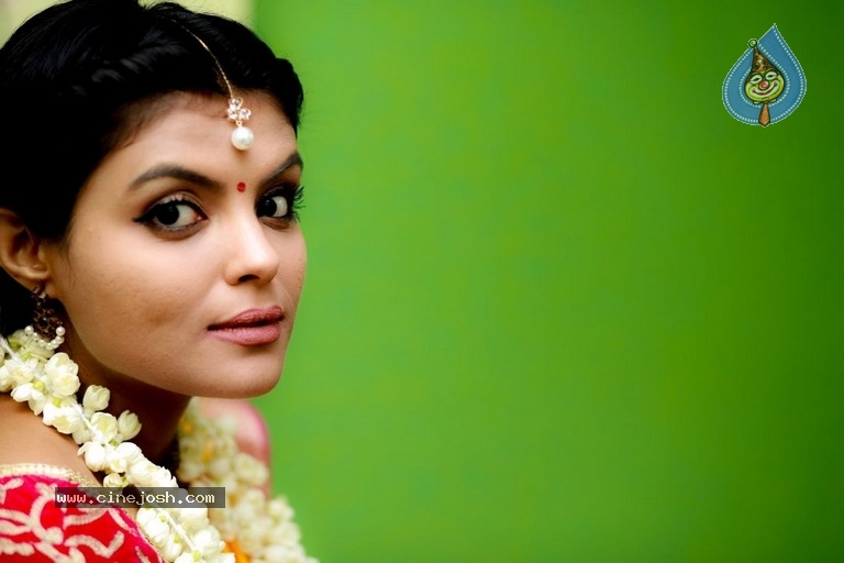 Actress Tejashree Jadhav Photoshoot - 16 / 28 photos