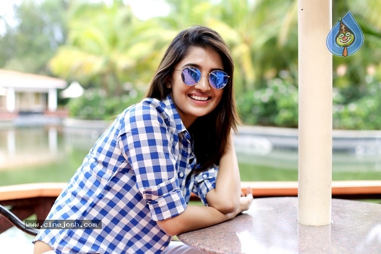 Actress Vani Bhojan Photoshoot - 4 / 16 photos
