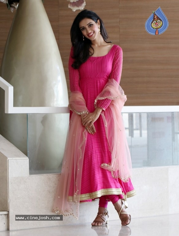 Actress Riya Suman Pics - 8 / 8 photos