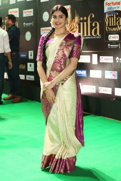 Adah Sharma at IIFA Utsavam - 12 / 40 photos