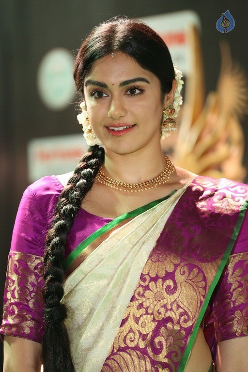 Adah Sharma at IIFA Utsavam - 25 / 40 photos