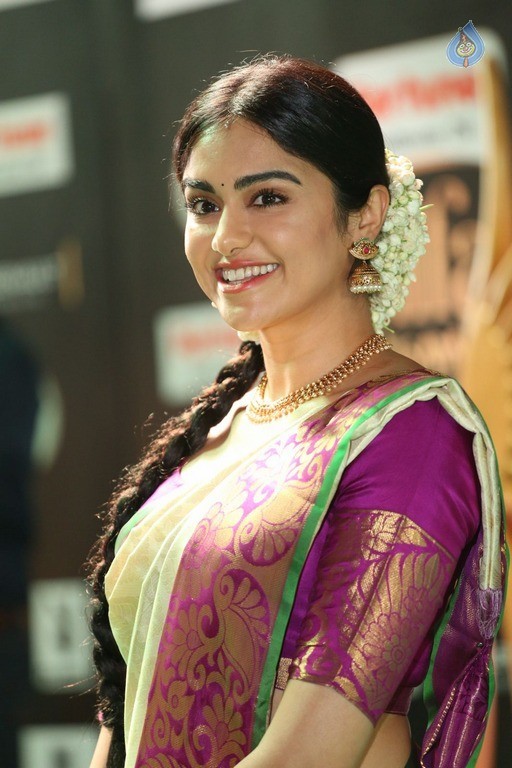 Adah Sharma at IIFA Utsavam - 30 / 40 photos