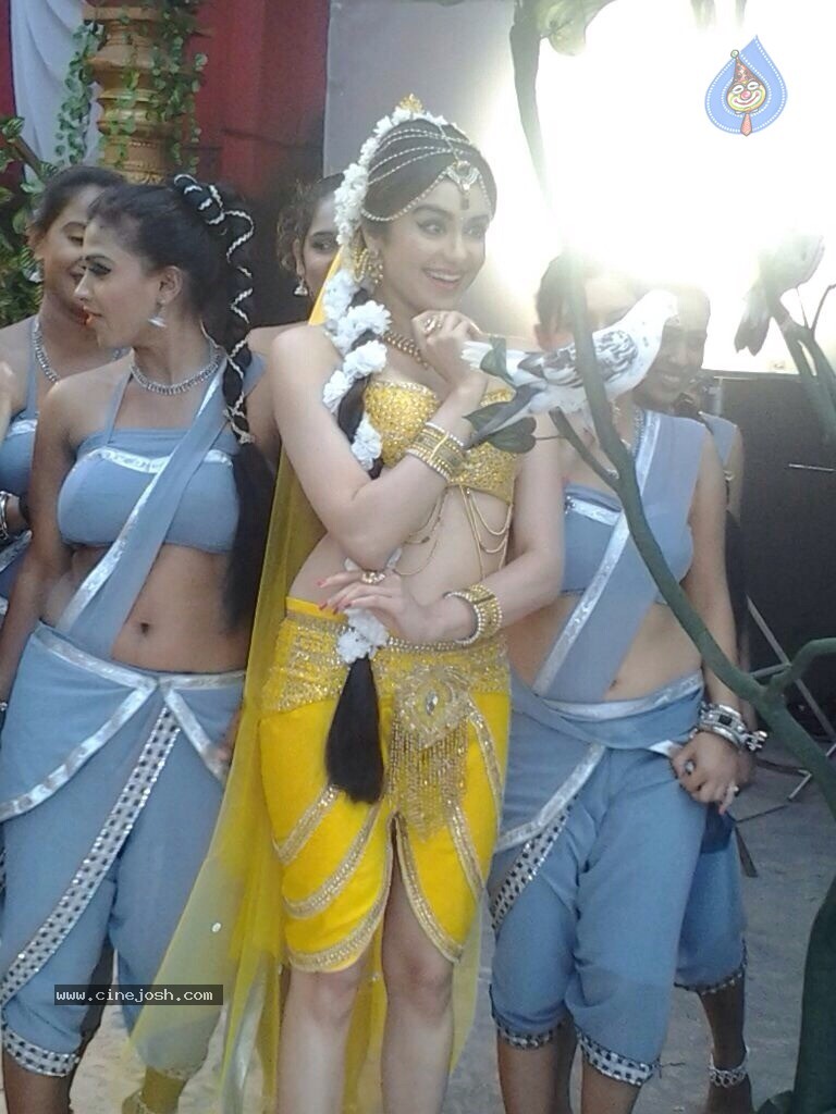 Adah Sharma at Rana Vikrama Sets - 10 / 11 photos