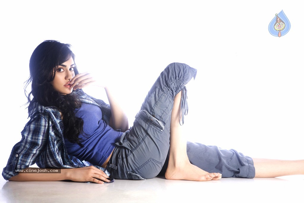 Adah Sharma Hot Stills - 19 / 38 photos