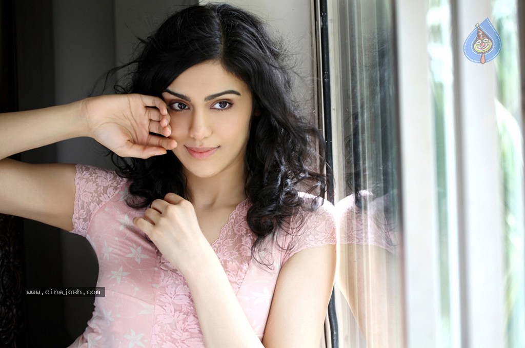 Adah Sharma Hot Stills - 28 / 38 photos