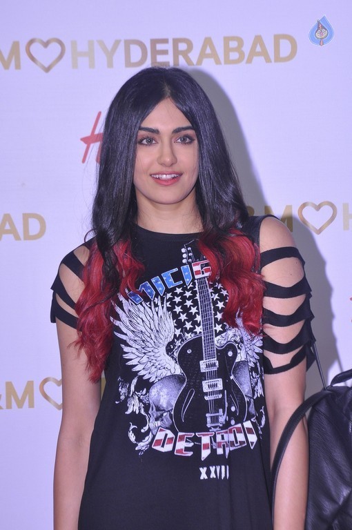 Adah Sharma Images - 21 / 25 photos