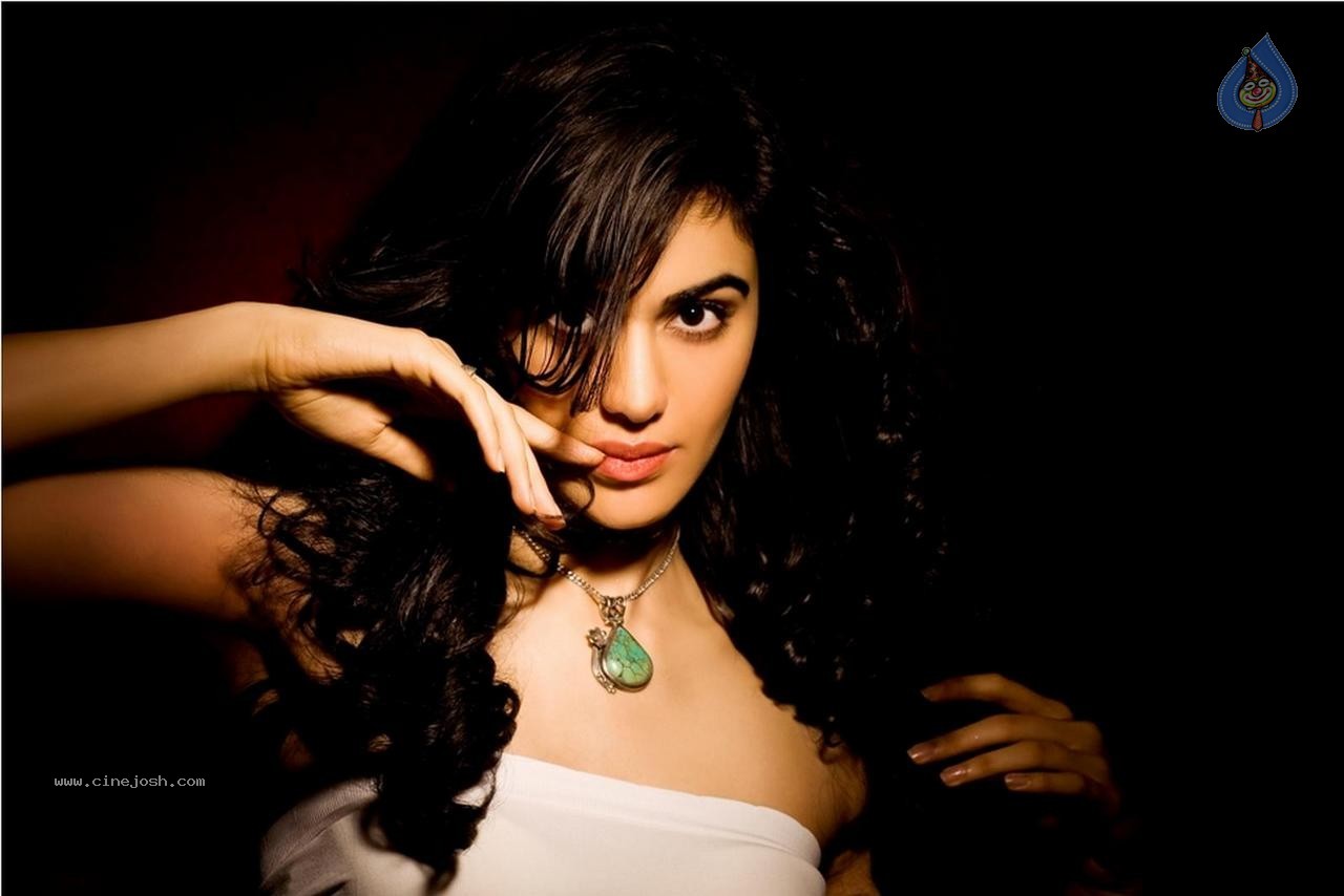 Adah Sharma Latest Pics - 9 / 17 photos
