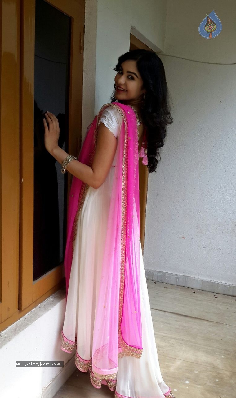 Adah Sharma New Photos - 13 / 18 photos
