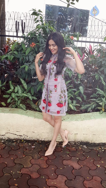 Adah Sharma New Pics - 7 / 13 photos