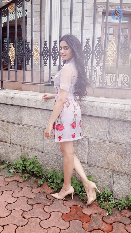 Adah Sharma New Pics - 9 / 13 photos
