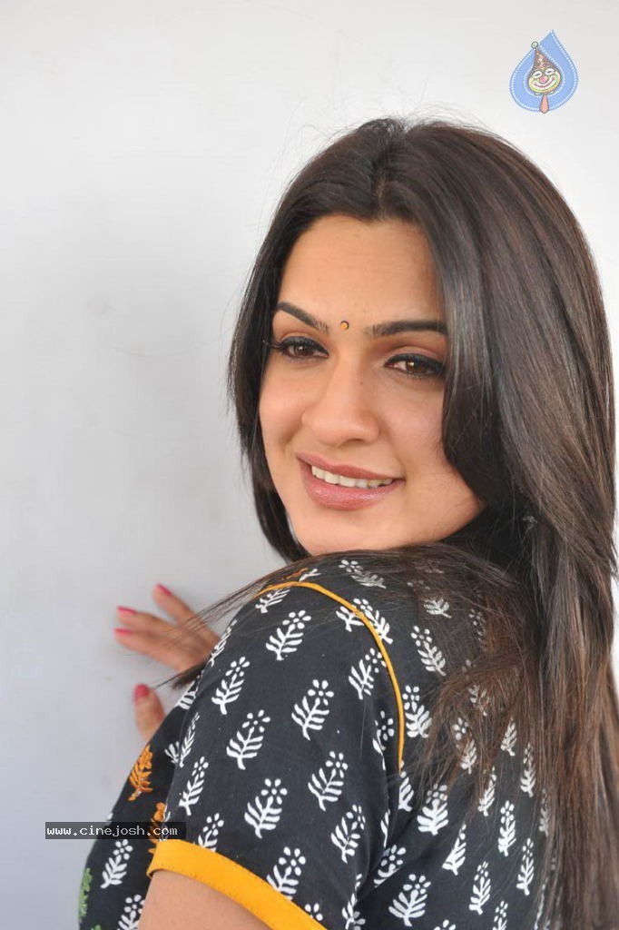 Aditi Agarwal Latest Stills - 34 / 58 photos