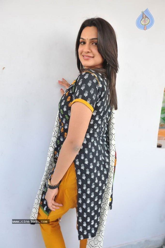 Aditi Agarwal Latest Stills - 45 / 58 photos