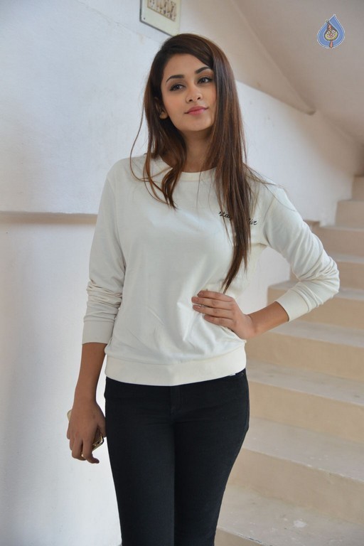 Aditi Arya Latest Photos - 8 / 37 photos