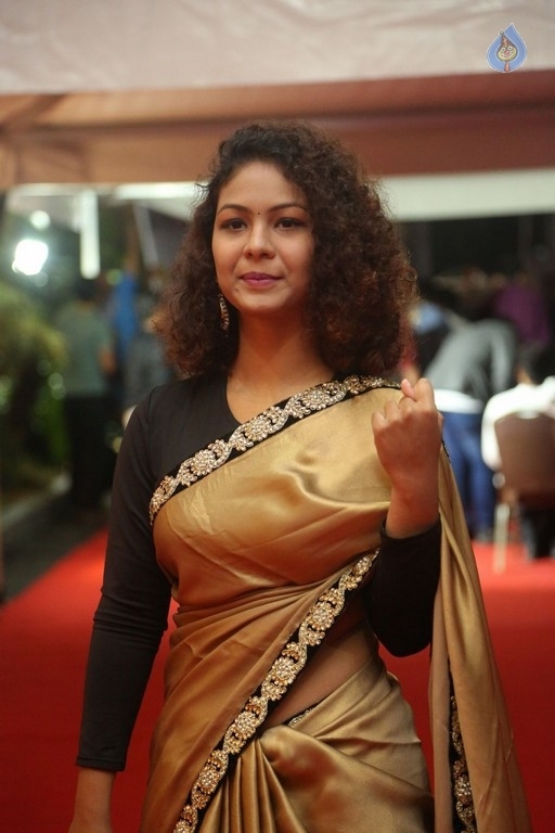 Aditi Myakal at Mirchi Music Awards - 5 / 16 photos
