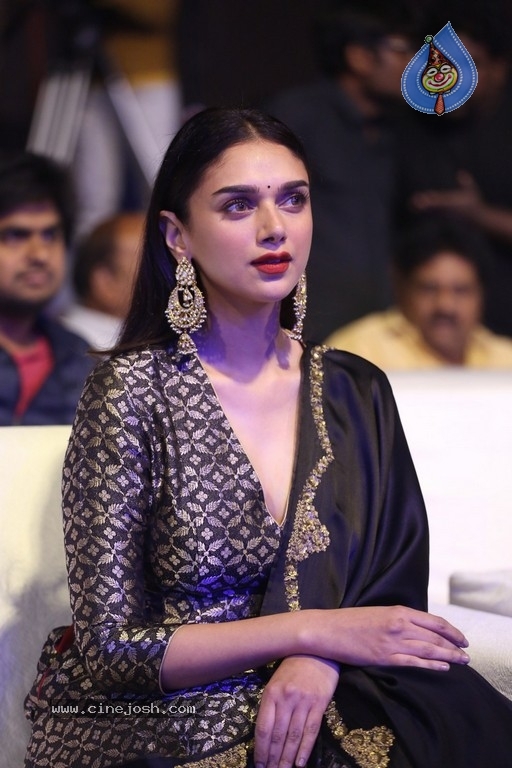 Aditi Rao at Antariksham Pre Release Event - 2 / 18 photos